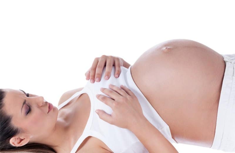 Крупная грудь раздетой беременной брюнетки   15 фото эротики