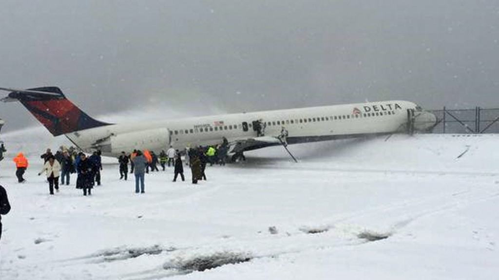Delta Airline Flight With Giants’ Larry Donnell on Board Falls Victim to Winter Storm Thor