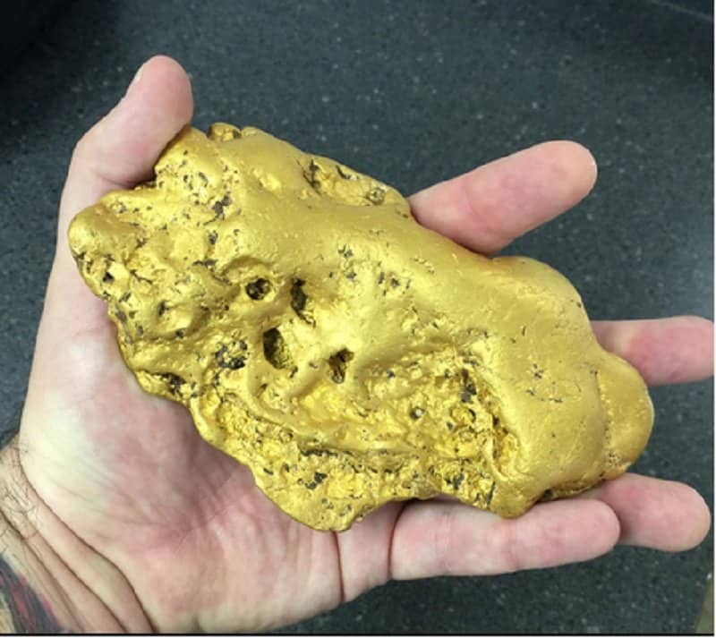 Man Discovers A 2.7 Kilogram Gold Nugget