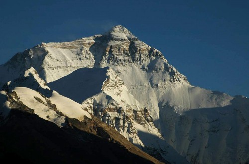 Earthquake Causes Avalanche On Mount Everest Resulting In 17 Deaths