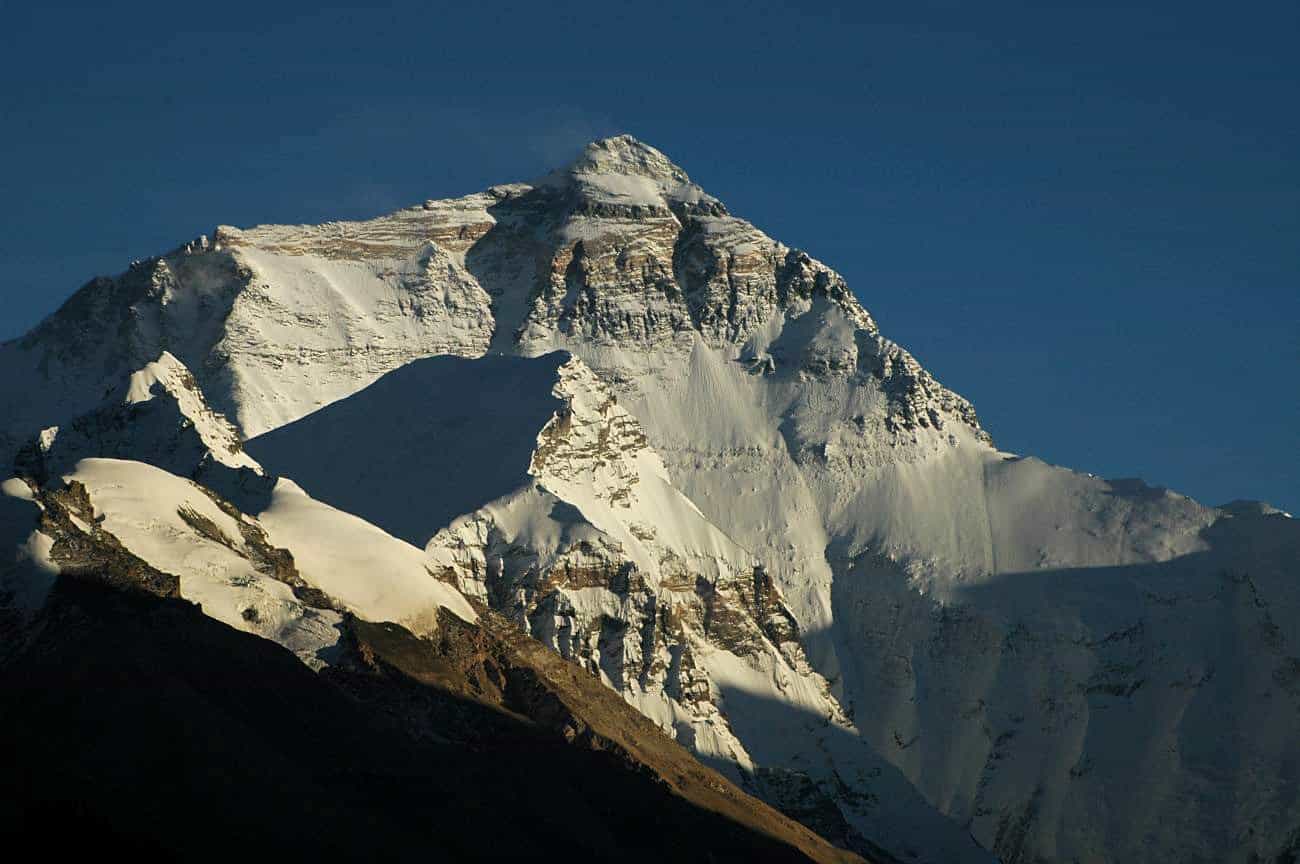 Earthquake Causes Avalanche On Mount Everest Resulting In 17 Deaths
