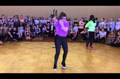 Girl With One Hand Stuns Audience With Her Dancing Skills