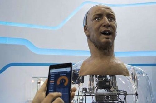 Humanoid Robot Capable Of Holding Intelligent Conversations With People