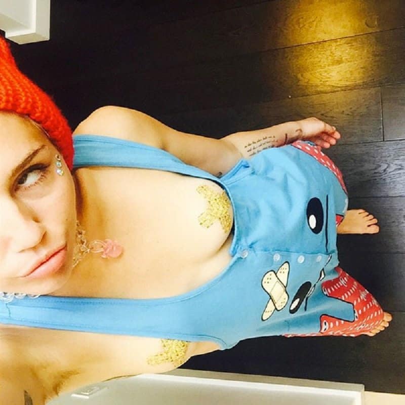 Miley Cyrus Proudly Flashes Her Boobs In Instagram Photo… Again