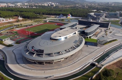 Chinese Millionaire Converts Headquarters Into The Starship Enterprise