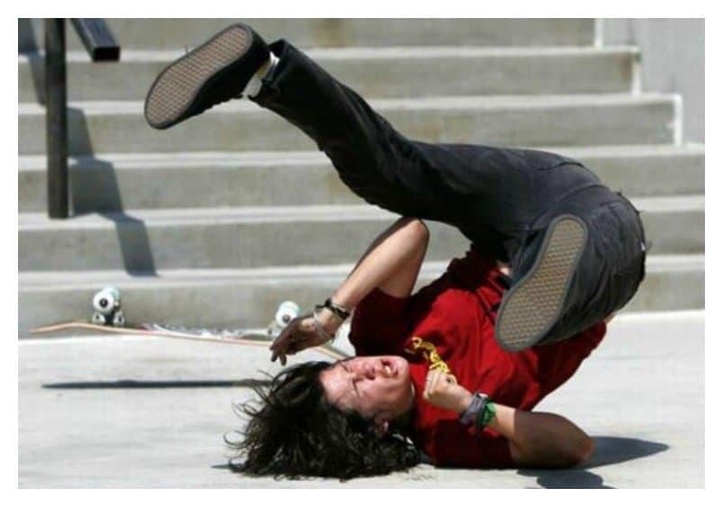 20 Hilarious Photos Of People Falling Down