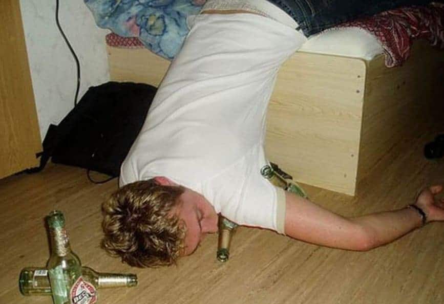 Passed Out Drunk Men Funny Pictures
