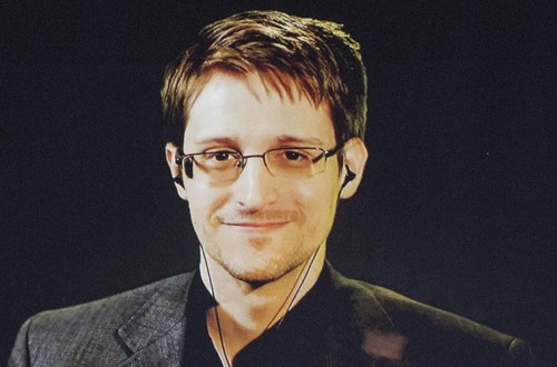 Edward Snowden Believes Aliens Want To Connect With Us