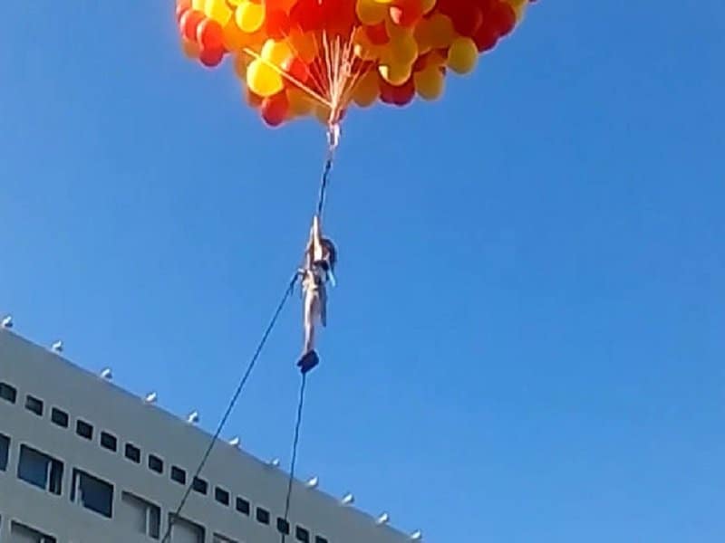 Girl Recreated Scene From ‘Up’ And Uses Balloons To Float To The Sky