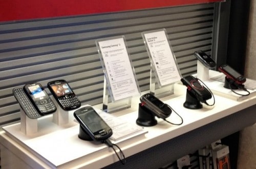 Group Of Men Rob Verizon Store Only Stealing Fake Display Phones