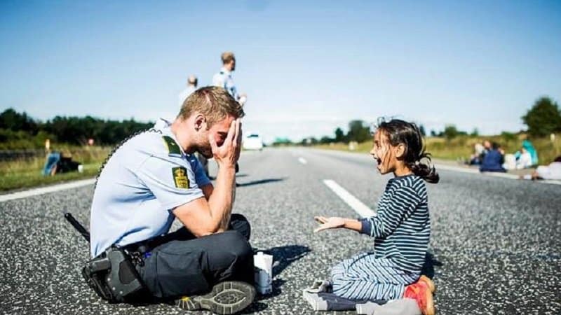 Heartwarming Image Of Danish Officer Playing Games With Syrian Child Takes The Internet By Storm