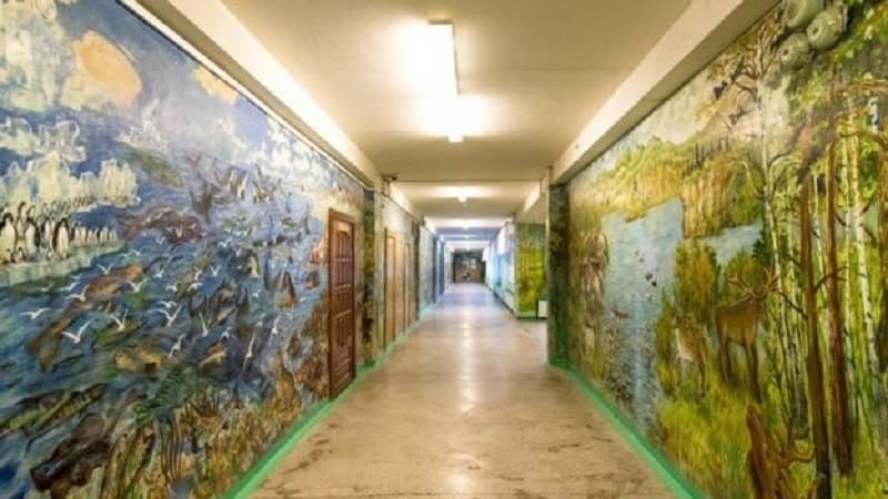 Russian Janitor Paints Amazing Murals On School Corridors