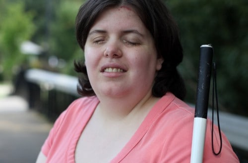 Woman Has Drain Cleaner Poured Into Her Eyes So She Can Become Blind