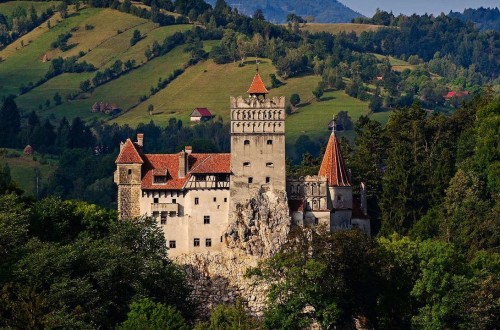 10 Haunted Castles That Are Too Scary To Enter