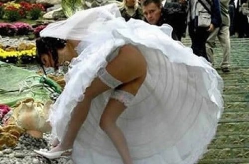 10 Hilarious Wedding Pictures That Will Not Make The Album