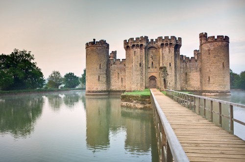10 Of The Biggest And Most Beautiful Castles In The World