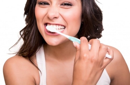 10 Interesting and Resourceful Ways To Use Toothpaste