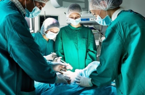 10 Weird Things That Happened During Surgery