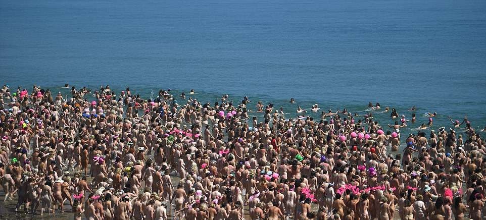 2,505 Women Strip Down To Set New Guinness World Record